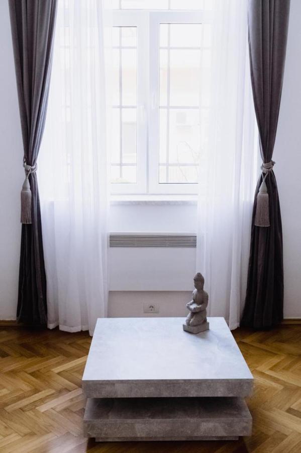 ☆ Bulevard Apartments ☆ Arad Bagian luar foto